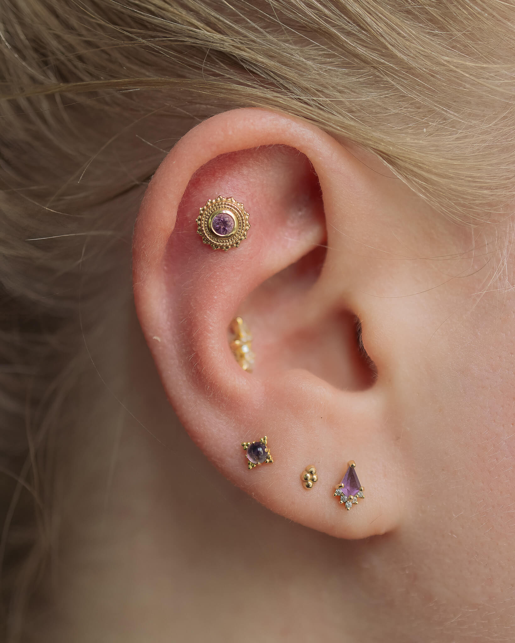 kõrvaaukude tegemine lastele kuldne kõrvarõngas neet